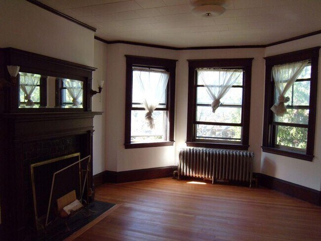 Building Photo - 79 College Ave Unit #2