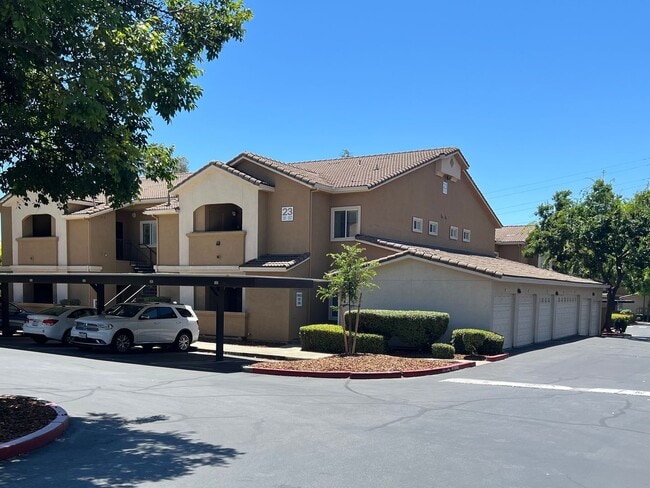 Building Photo - Great Condo in Roseville Unit 2313 - 501 Gibson #2313