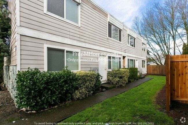 Building Photo - Bright 2 Bedroom Apartment in St. Johns! W... Unit 6851 N Fessenden Street  4