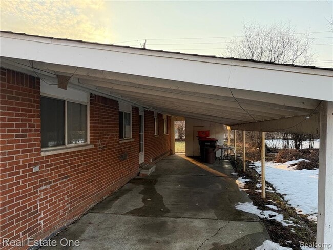 Photo - 29449 Everett St