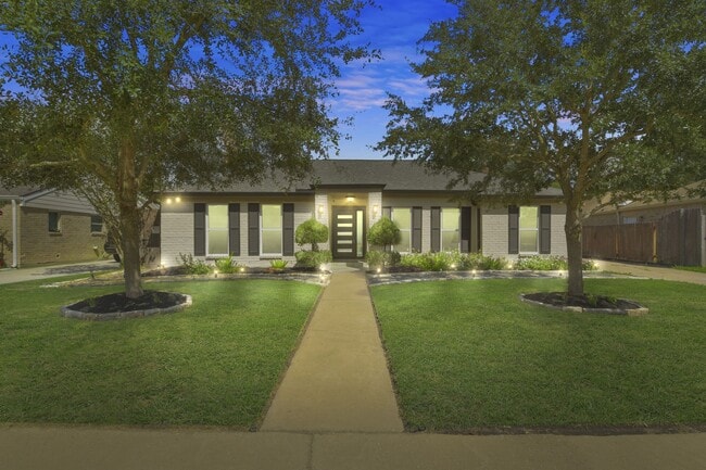 Photo - 15710 Creekhaven Dr