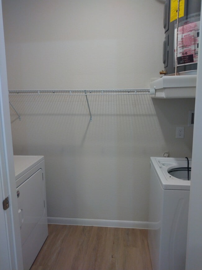 Área de lavandería - Country Village Apartments