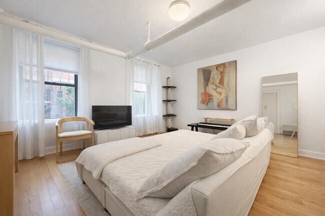 Building Photo - 29 W 12th St