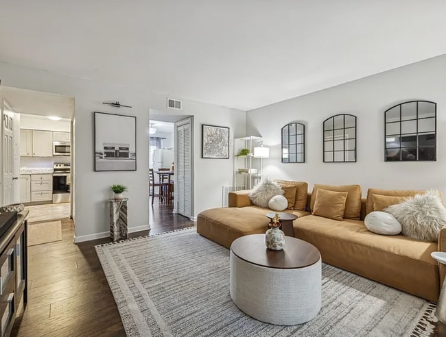 Photo - 500 Paragon Mills Rd Unidad E6