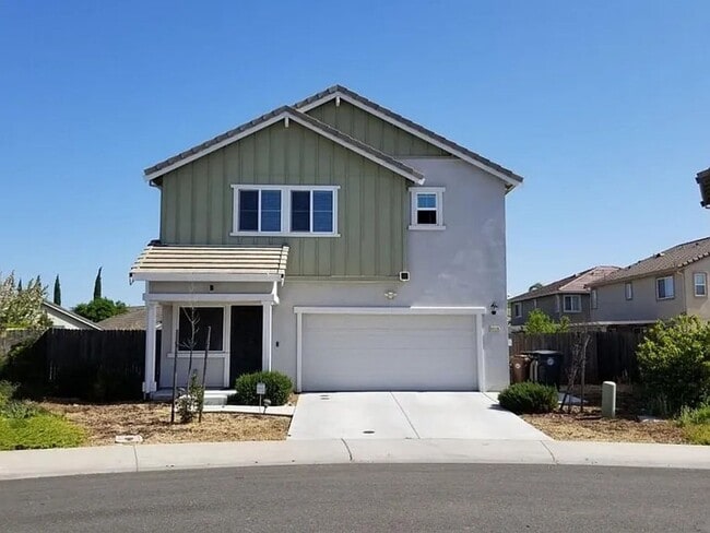 Building Photo - Nice home with a huge back yard