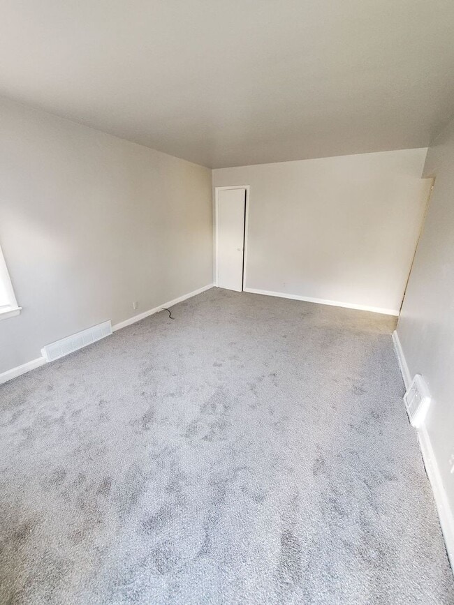 Photo - 2 Bedroom Single Family - Brand new Flooring