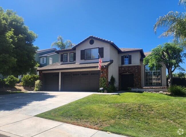 Building Photo - Gorgeous 4 Bedroom/3 Bath Home in South Te...