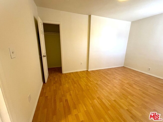 4343 4th St Unidad 2-E
