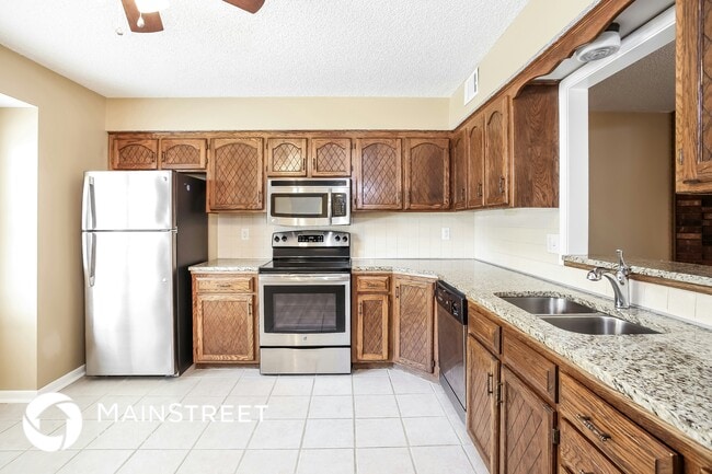 Photo - 16317 McKinley St