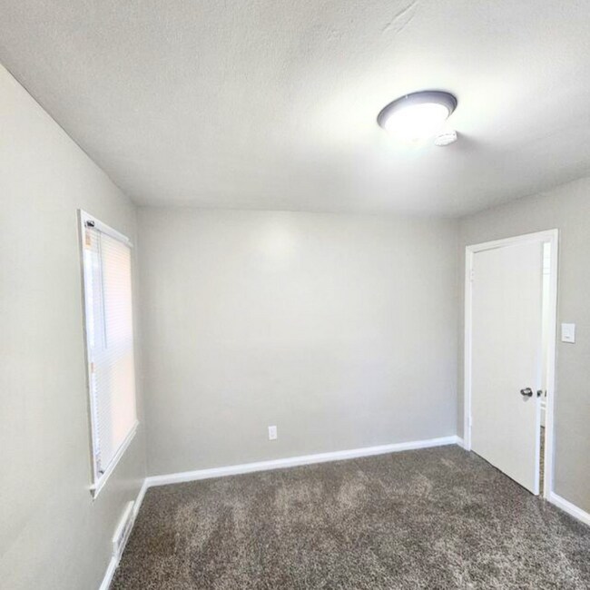 10803 Roxbury St