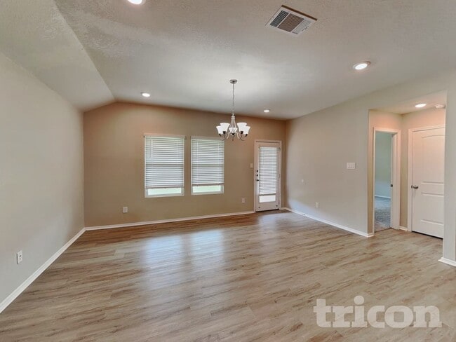 Photo - 125 Moonrise Dr