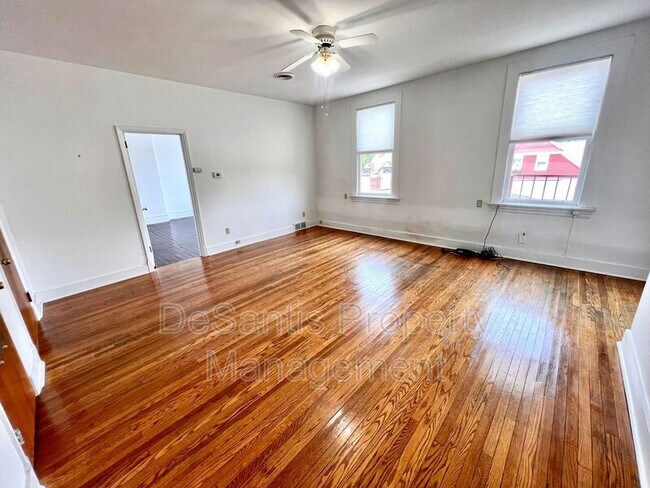Photo - 425 Walnut St Unit #5