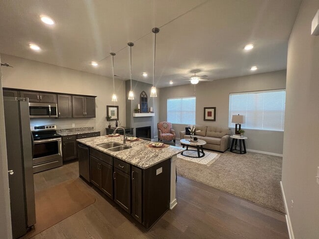 Photo - 1725 Hillcrest Dr Unit 1