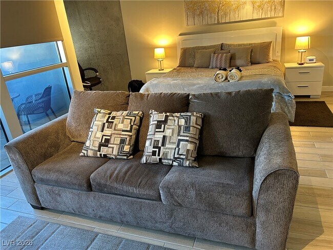 Photo - 353 E Bonneville Ave Unidad 805