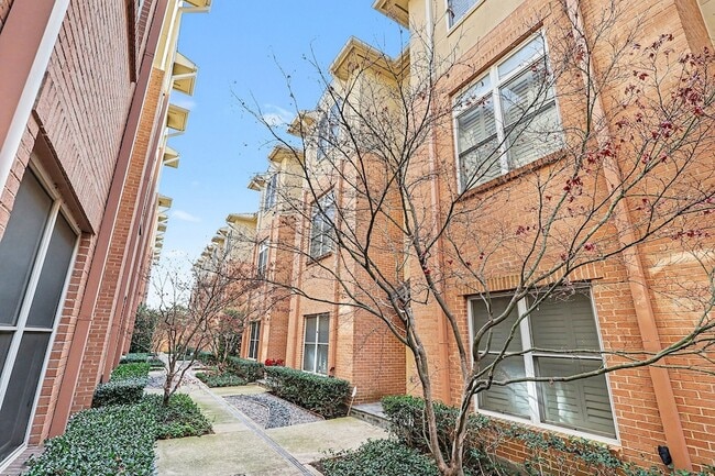 Building Photo - 4412 McKinney Ave Unit 3