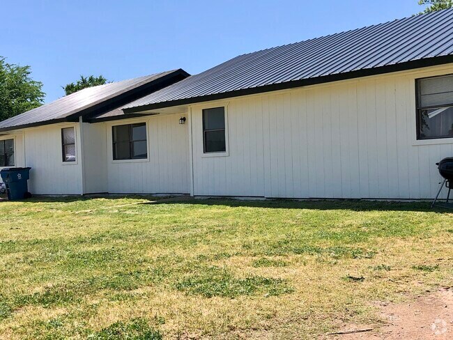 Building Photo - East County Estates Triplex Rental