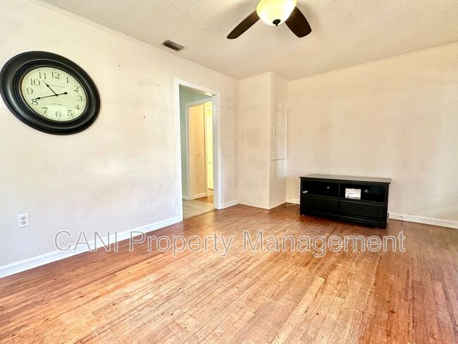 Photo - 916 W Wisconsin Ave