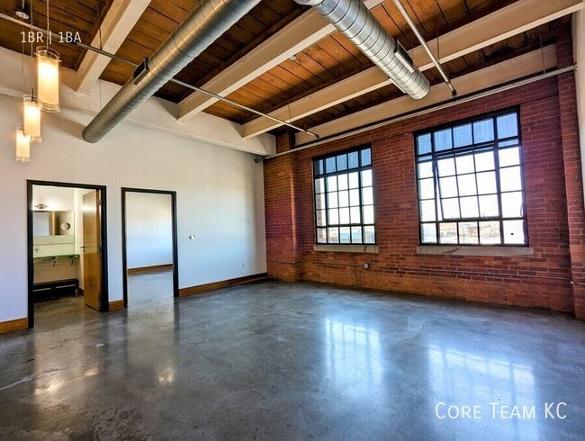 Building Photo - 382 W 22nd St Unit 309