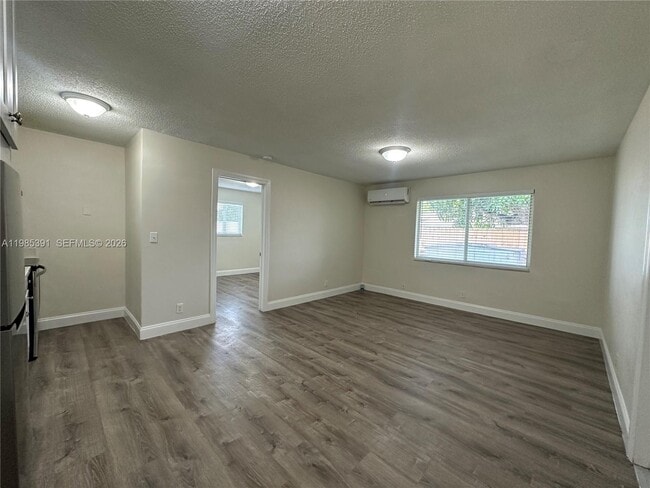 Photo - 5901 NE 18th Ave Unidad 2