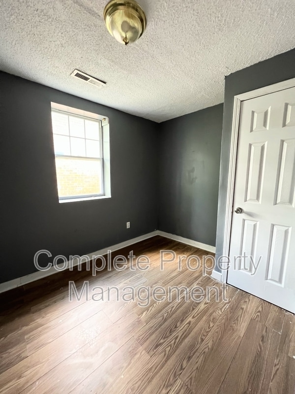 Photo - 1117 42nd Pl N