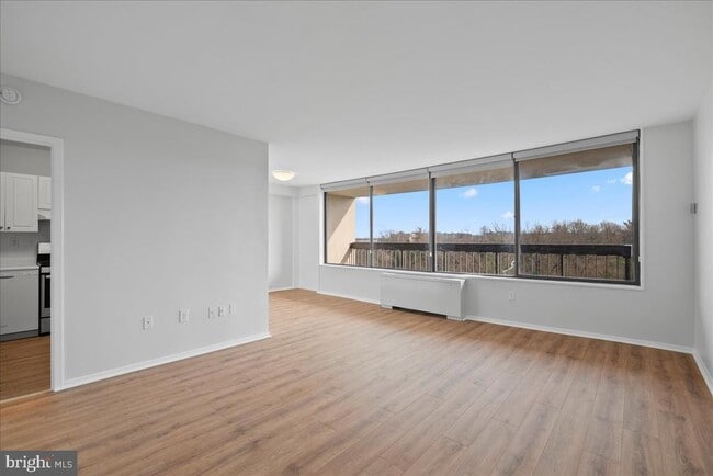 Photo - 3705 S George Mason Dr Unidad 608S