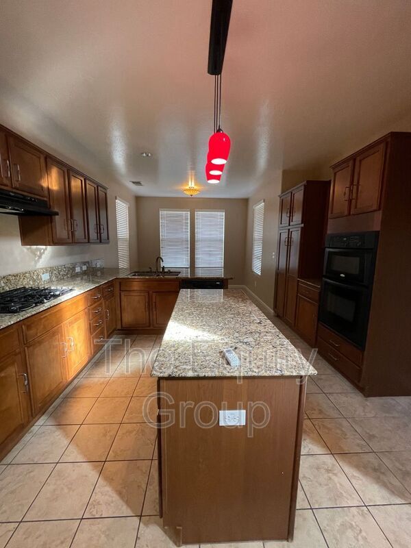 Photo - 3237 Winslow St