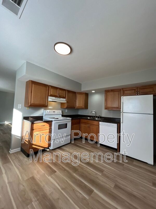 Photo - 440 Moffitt St Unit 6