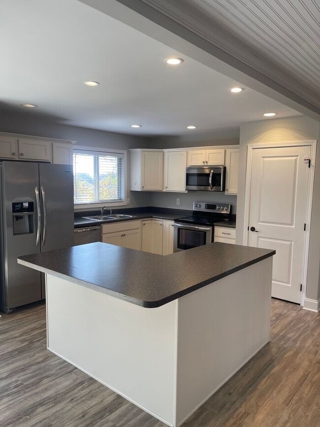 Photo - 4 Bedroom - 3 Bath Home with a 2 car garage in Farragut