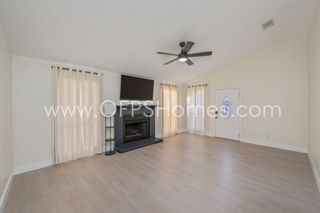 Photo - 211 Indian Oaks Dr