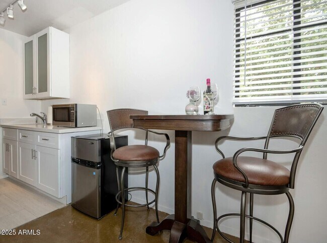Photo - 2327 E Fairmount Ave