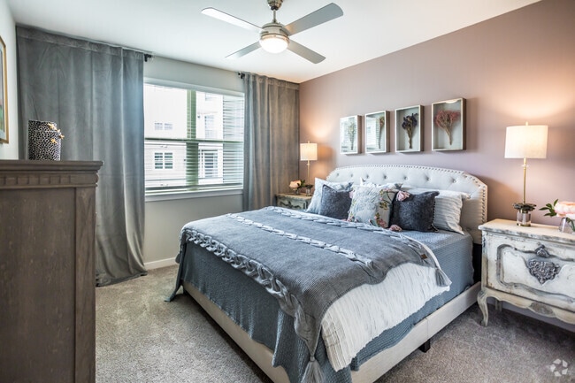 1 BR, 1 BA - 782SF