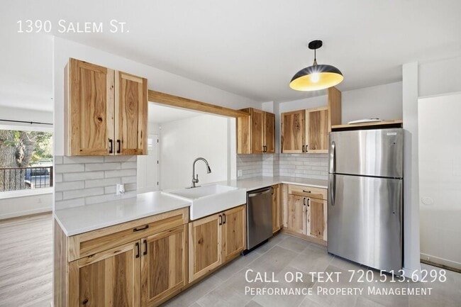1390 Salem St