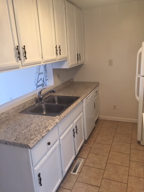 121 Oakwood Rd Unit E
