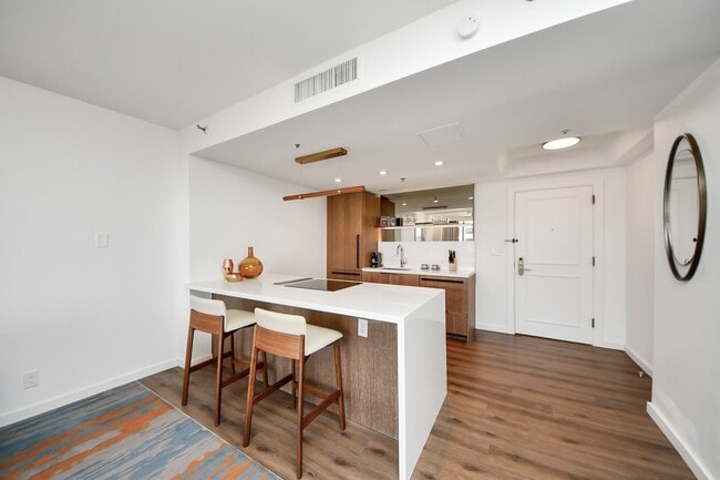 Building Photo - 1300 Lamar St Unit T8 Rental