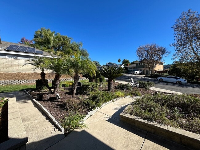 Photo - MOUNTAIN VIEWS!! Newbury Park 4+2.5 w/family rm, 2 fireplaces, cul-de-sac!