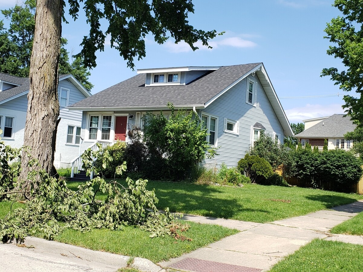 Photo - 661 Swain Ave