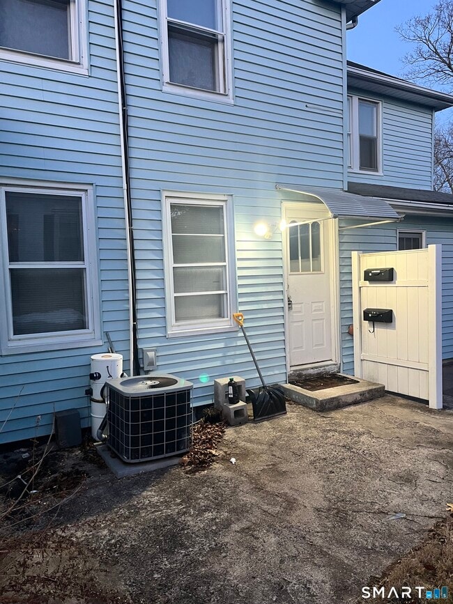 Building Photo - 35 Woodruff St