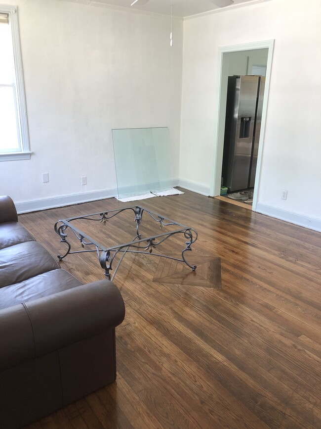 Photo - 1109 W 41st St