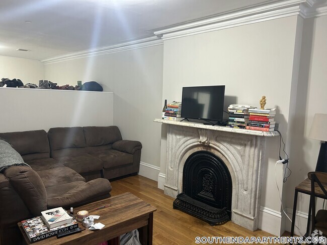 Building Photo - 658 Massachusetts Ave Unit 1A Rental