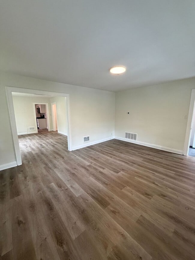 Photo - 1272 Kent St Unit 2