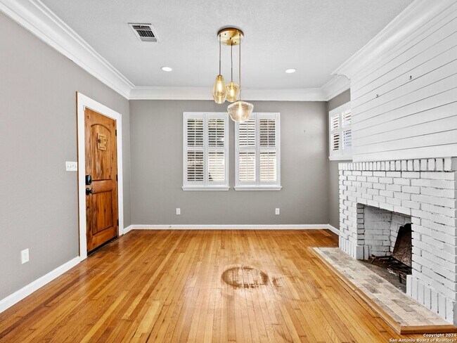 Photo - 355 E Craig Pl