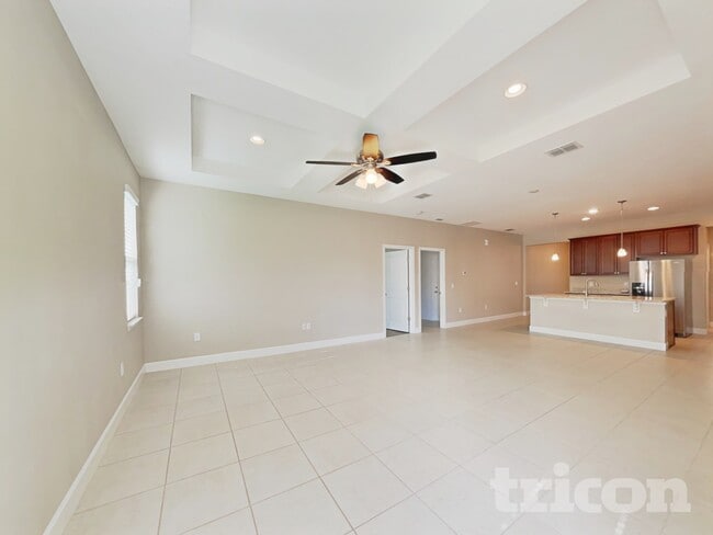 Photo - 3932 Island Green Way