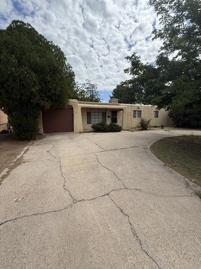 Building Photo - 1612 Hendola Dr NE Rental
