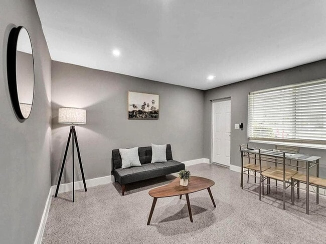 Photo - 906 N Riverside Dr Unit SI ID1504001P