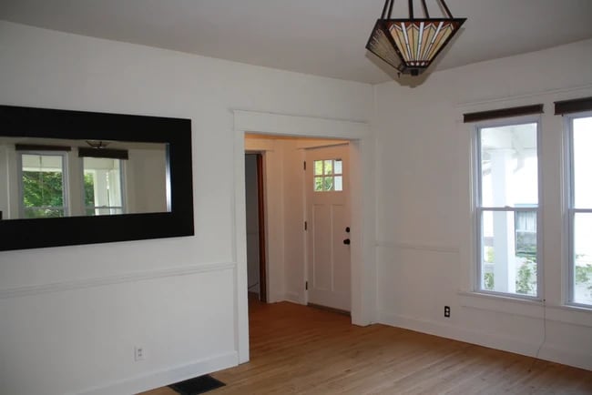 Photo - 1004 E 2nd St