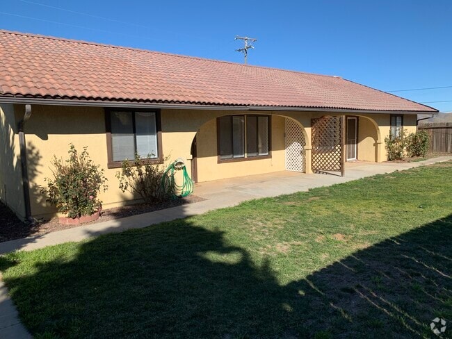 Building Photo - 21036 Santa Barbara Dr Unit Apt B1