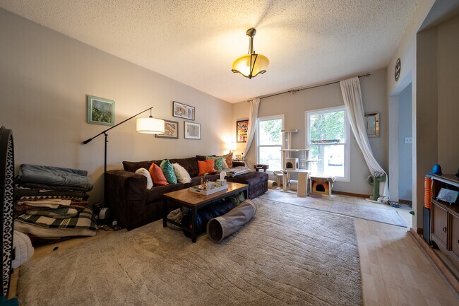 Photo - 718 19th Ave NE