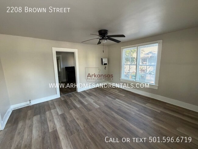 Photo - 2208 Brown St