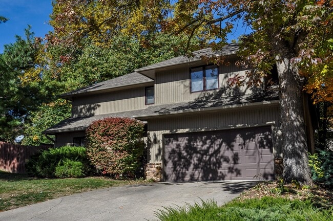 Building Photo - Beautiful Single Family Home located in South Columbia
