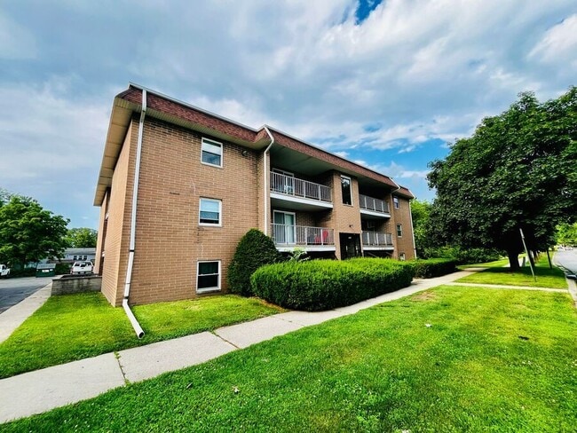 Photo - 1405 E Chicago St Apartment Unit 7